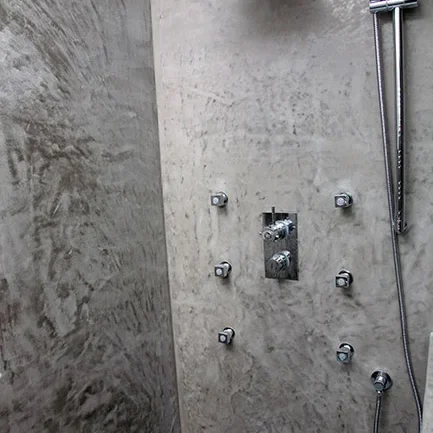 Ducha de estuco en Madrid