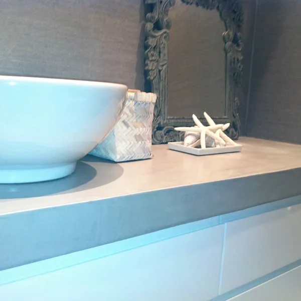 Encimera de baño de microcemento en Madrid